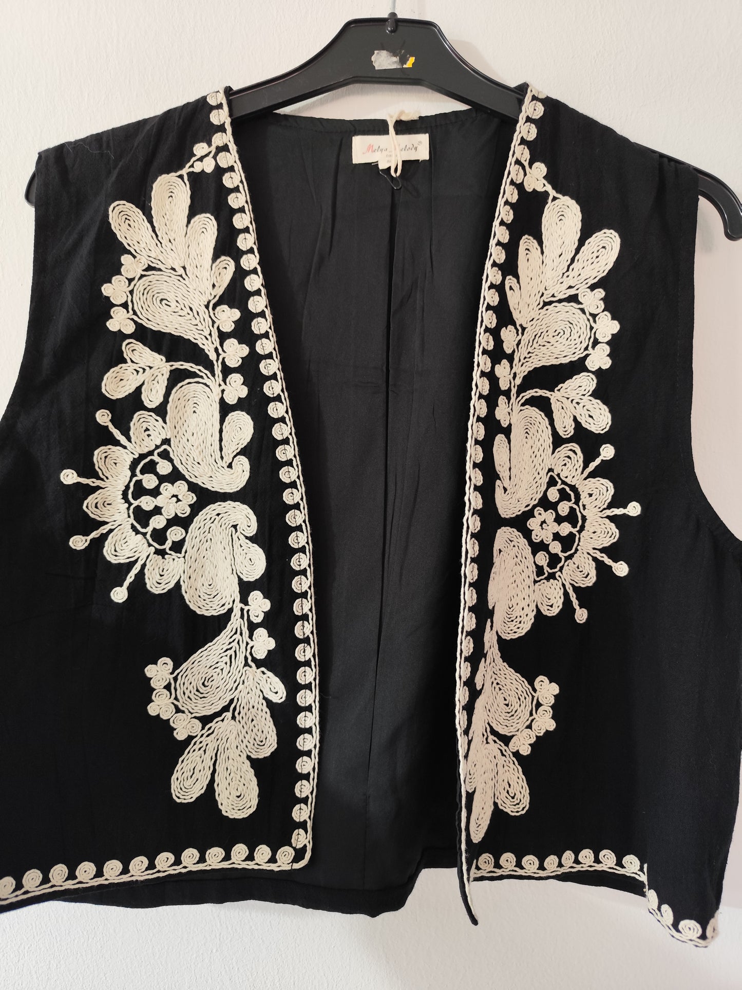 🖤 Gilet Sans Manches Brodé Style Boho-Chic 🌿