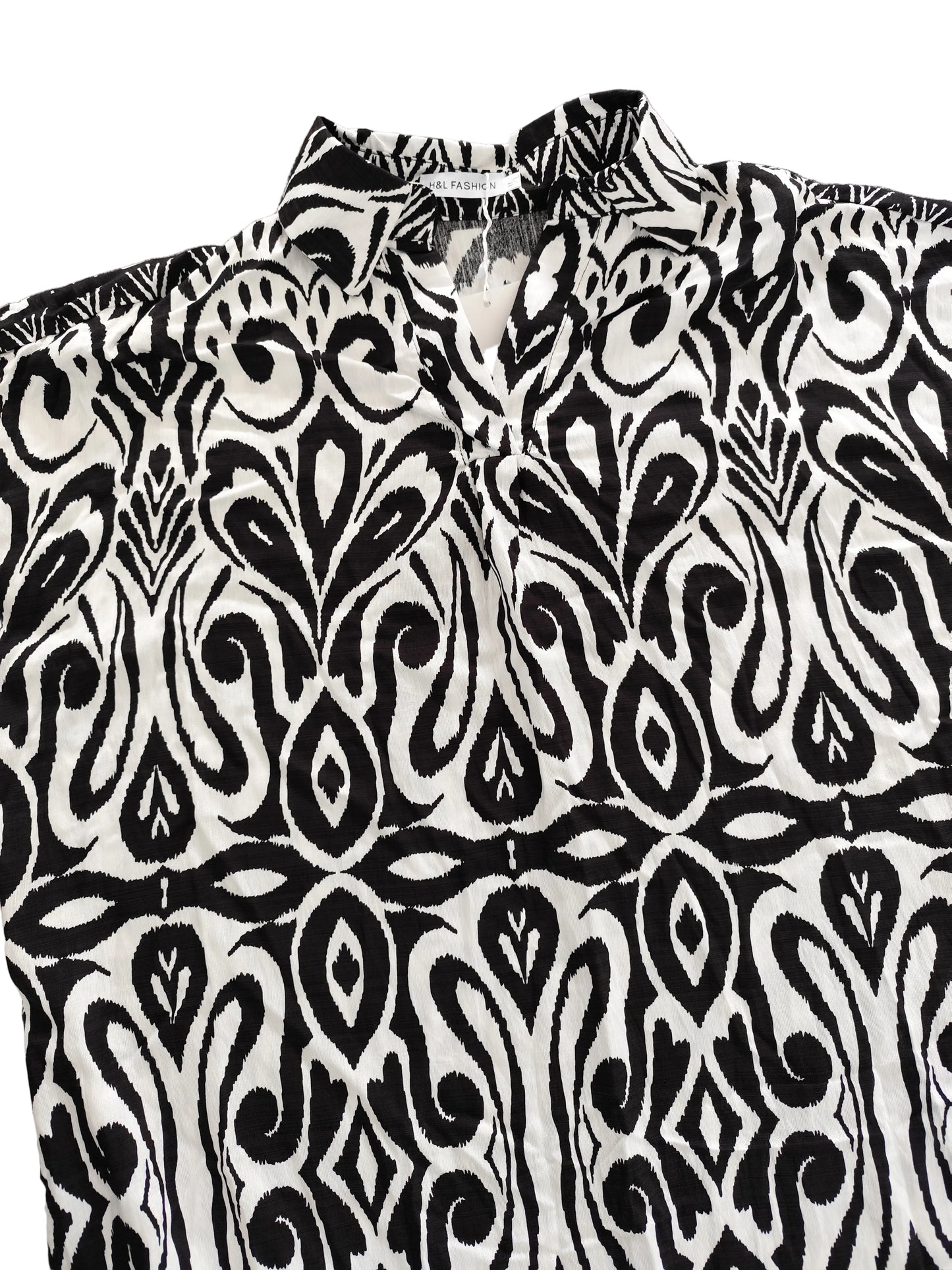 Robe chemise fluide motif graphique noir et blanc – Style chic & bohème