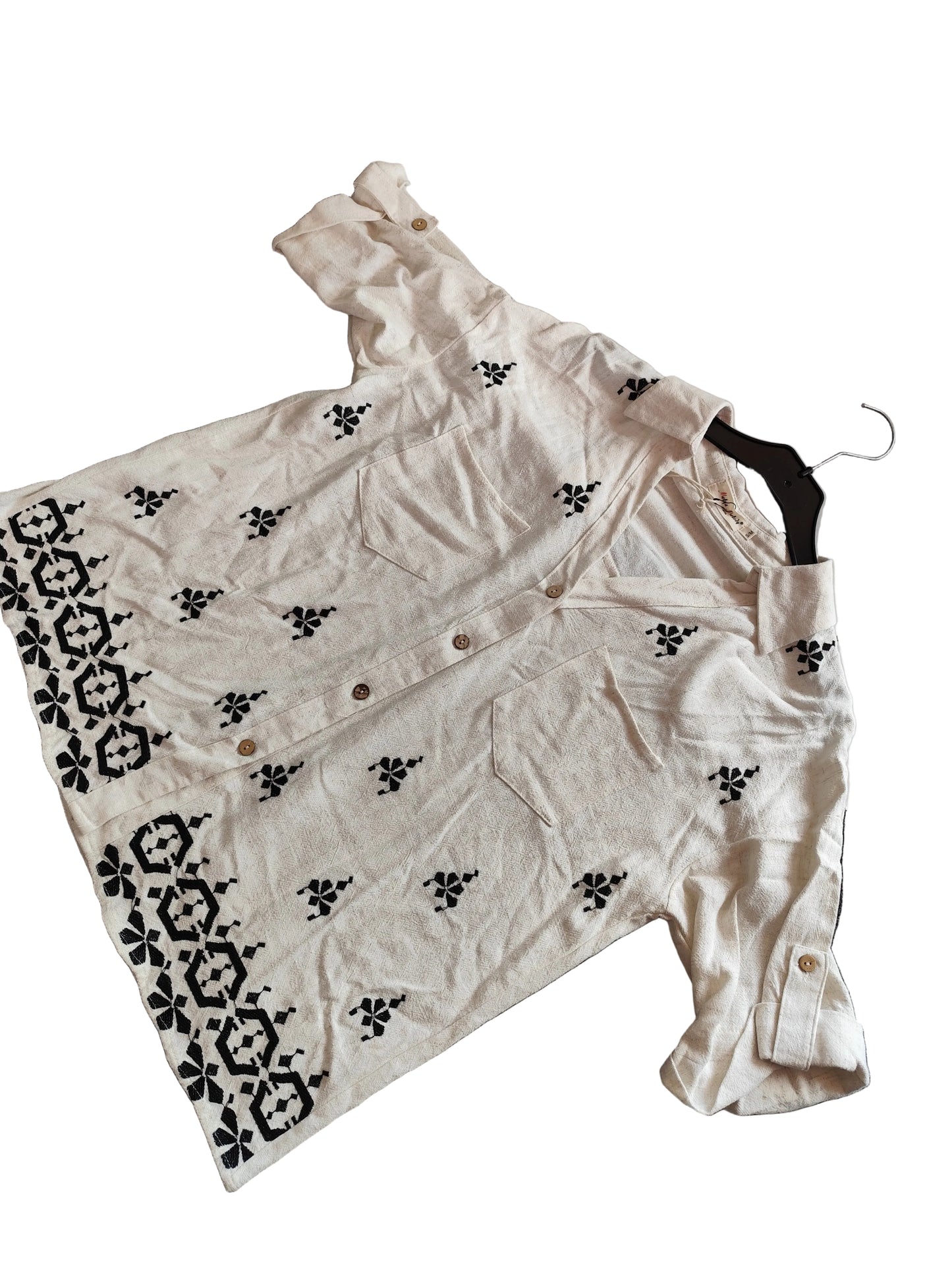Chemise Bohème Chic en Lin – Brodé et Décontracté