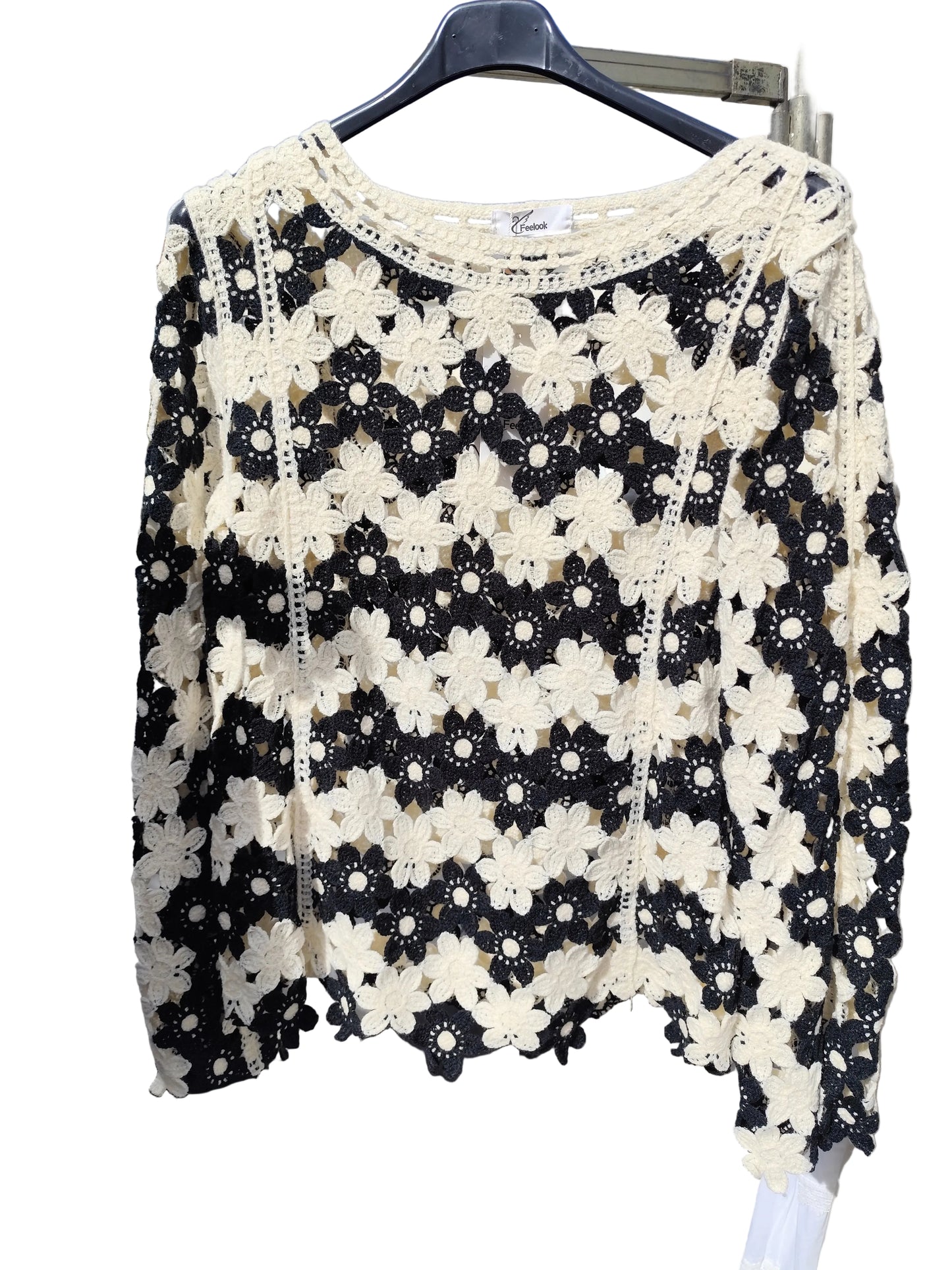 Haut en Crochet Floral – L'Élégance Bohème Chic
