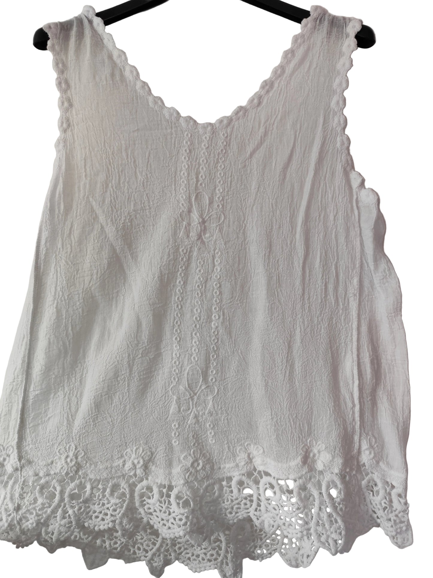 Top Bohème en Coton Gaufré – Détails Dentelle & Dos Croisé