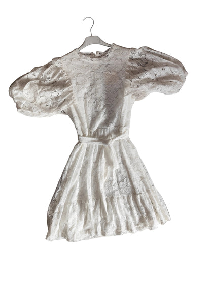 ✨ Robe Courte en Dentelle Blanche – Style Romantique & Bohème ✨