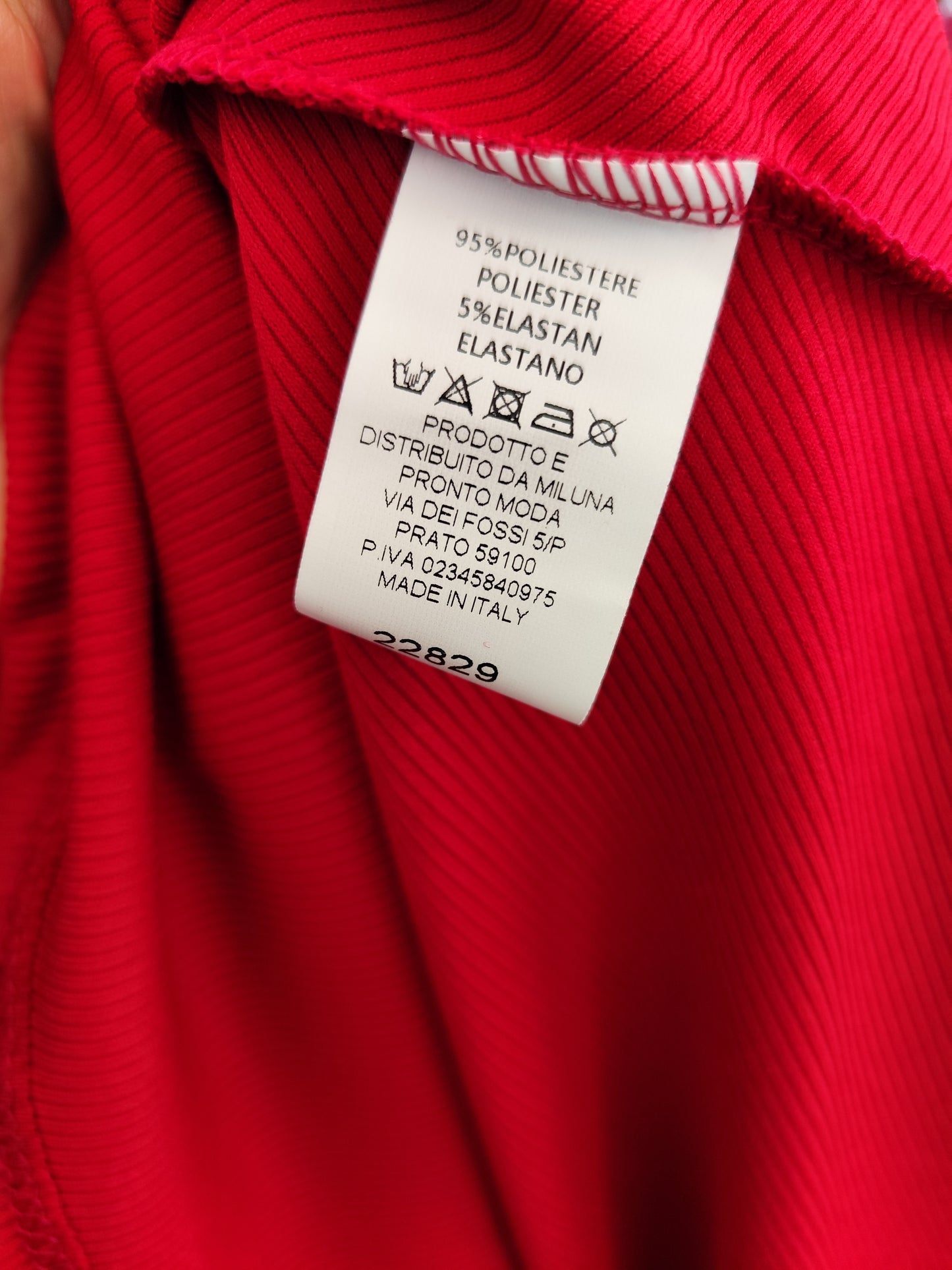 Robe Courte Évasée à Découpe – L’Élégance Estivale