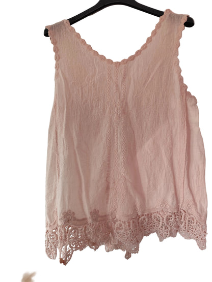 Top Bohème en Coton Gaufré – Détails Dentelle & Dos Croisé