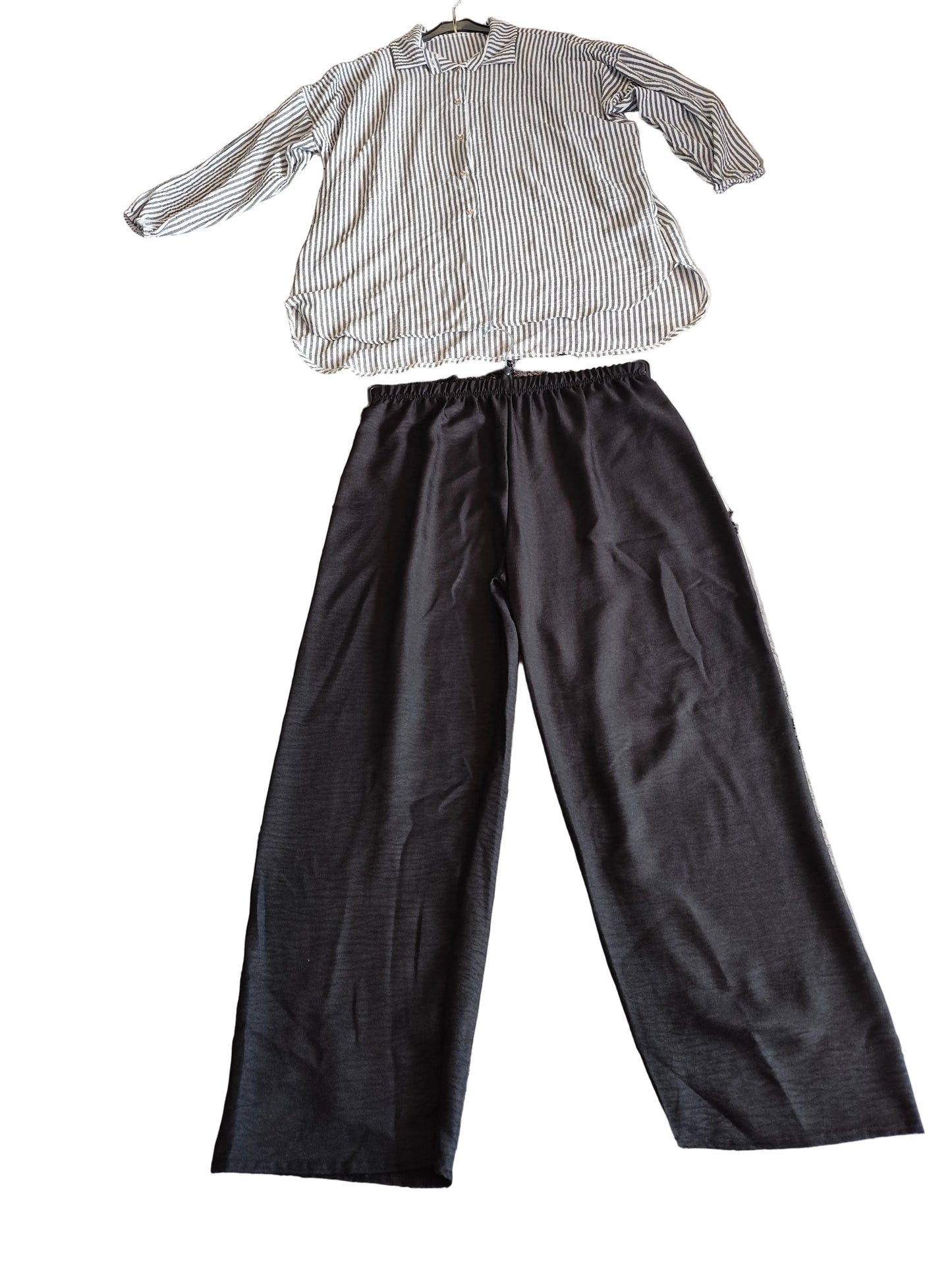Ensemble Tunique Rayée & Pantalon Large – Élégance & Confort!