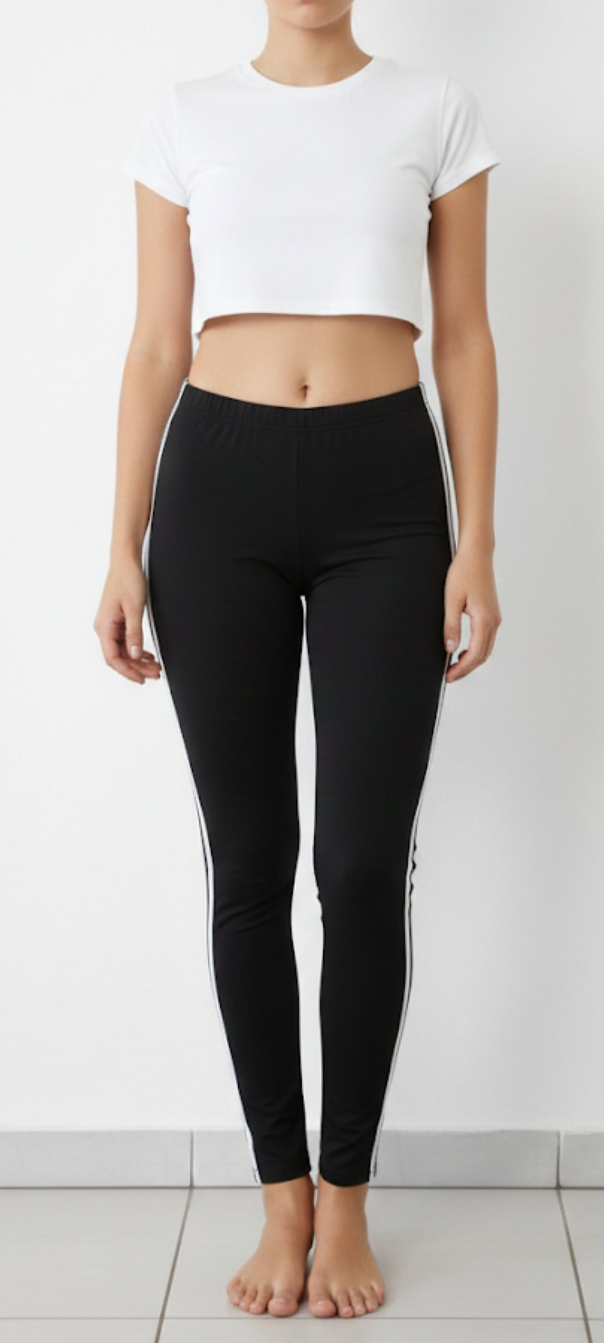 Legging Sport & Lifestyle – Noir à Bandes Latérales Blanches ✨