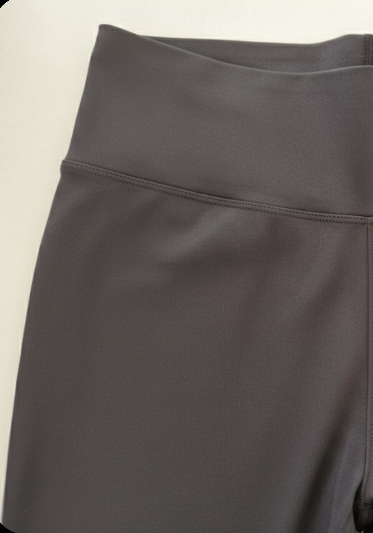 Legging Sculptant Taille Haute – L'Équilibre Parfait entre Style et Confort