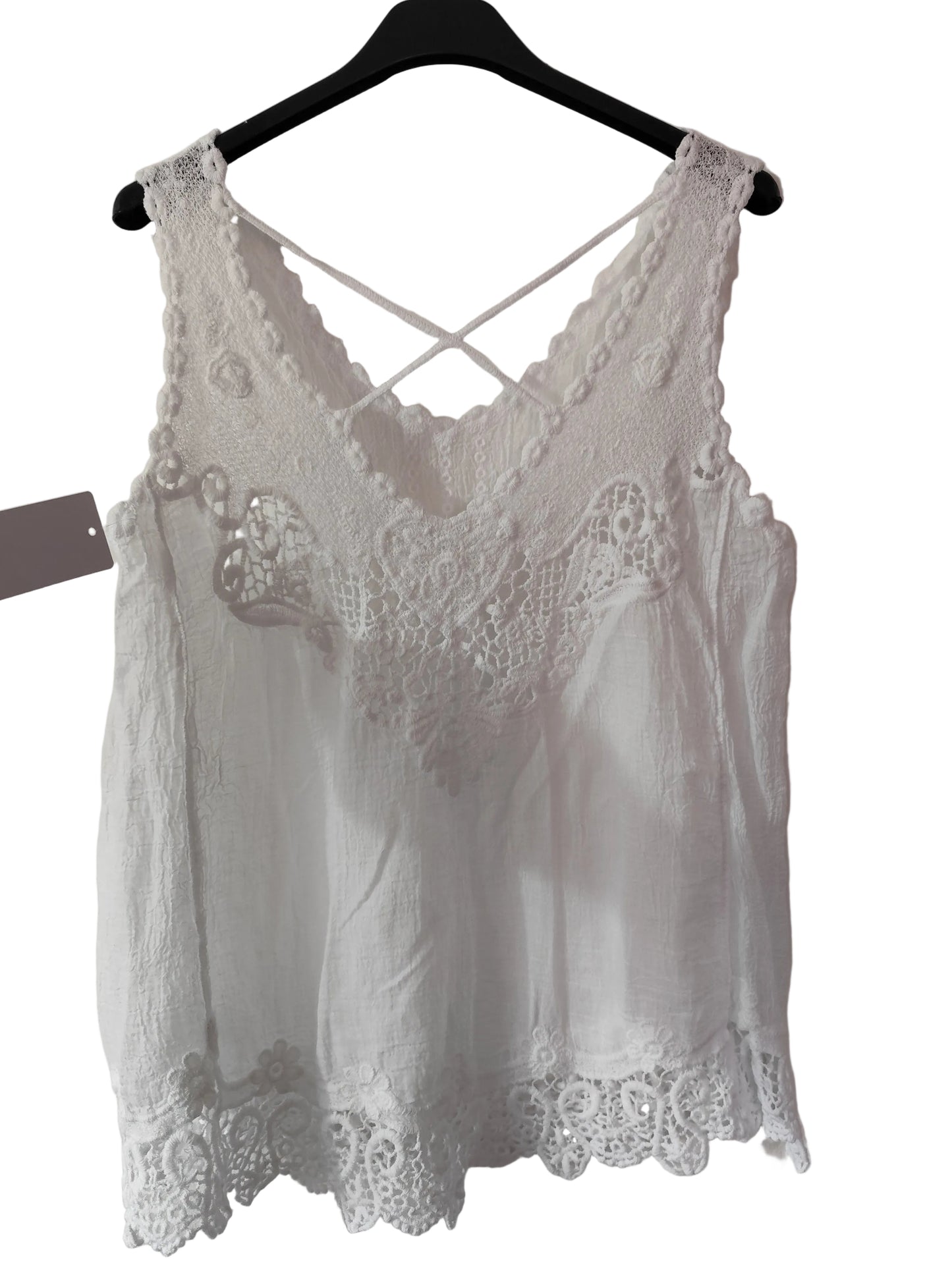 Top Bohème en Coton Gaufré – Détails Dentelle & Dos Croisé