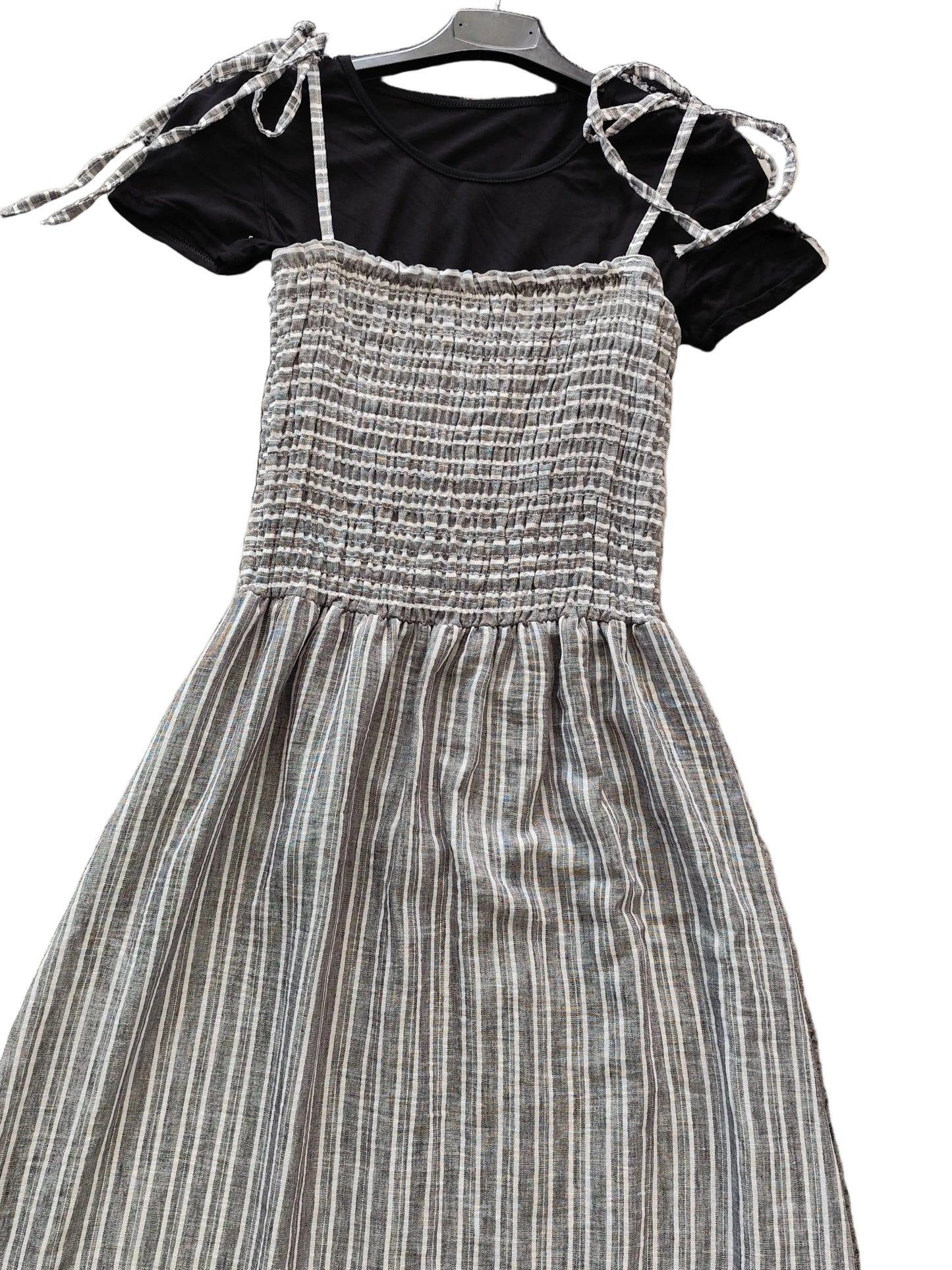Ensemble 2-en-1 : Robe Longue à Rayures & T-shirt Blanc/noir