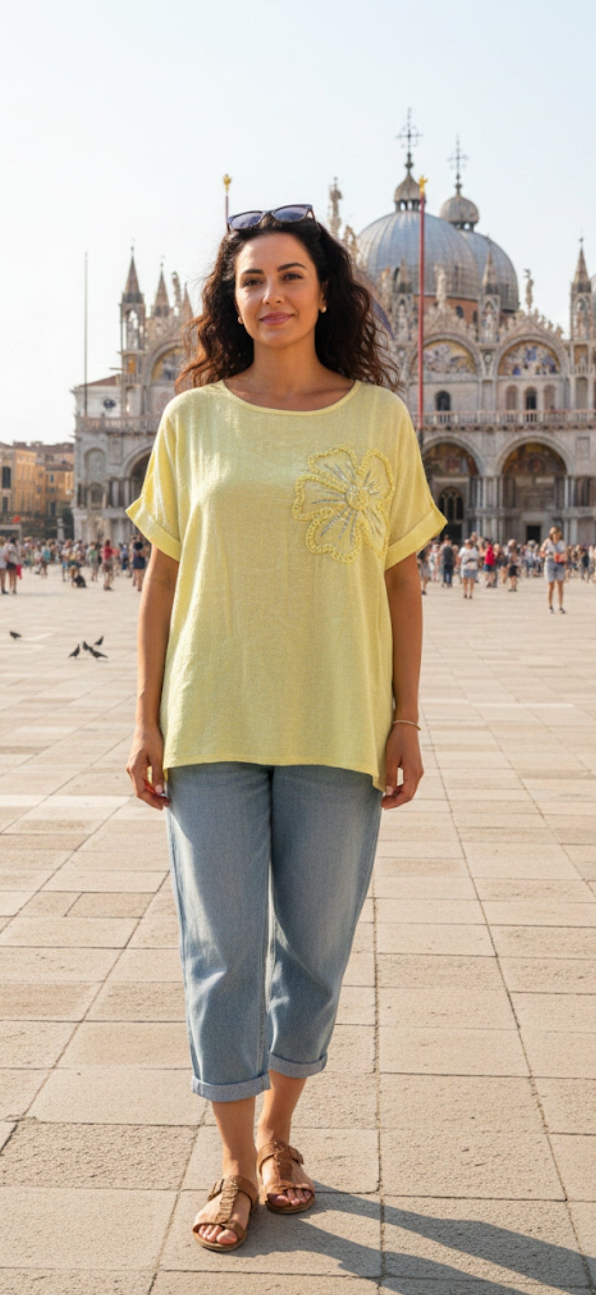 Blouse légère à motif fleur brodée – Style bohème chic