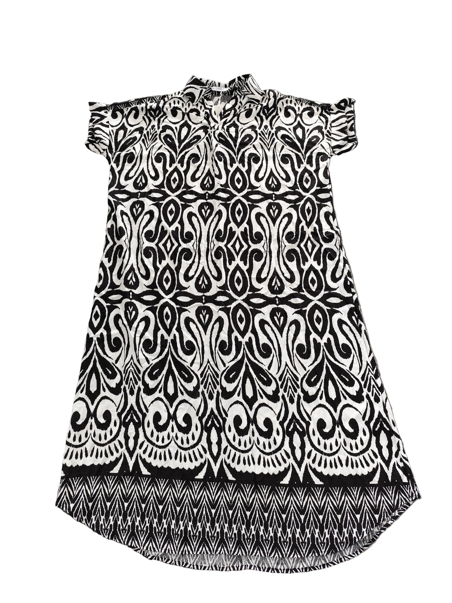 Robe chemise fluide motif graphique noir et blanc – Style chic & bohème