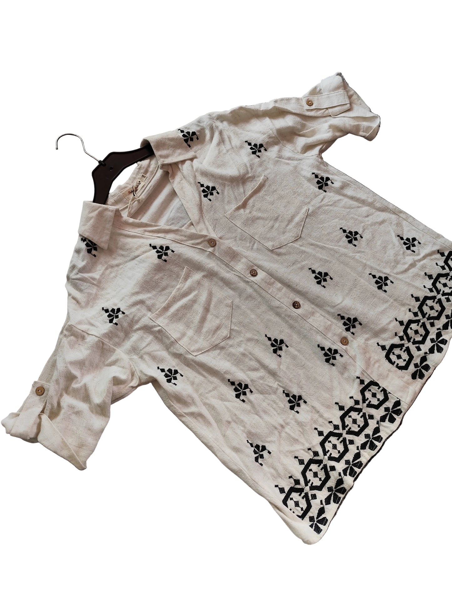 Chemise Bohème Chic en Lin – Brodé et Décontracté