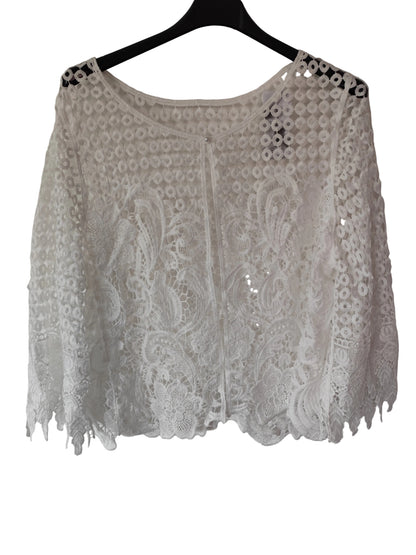 Gilet en Dentelle Florale – L’Élégance Bohème-Chic