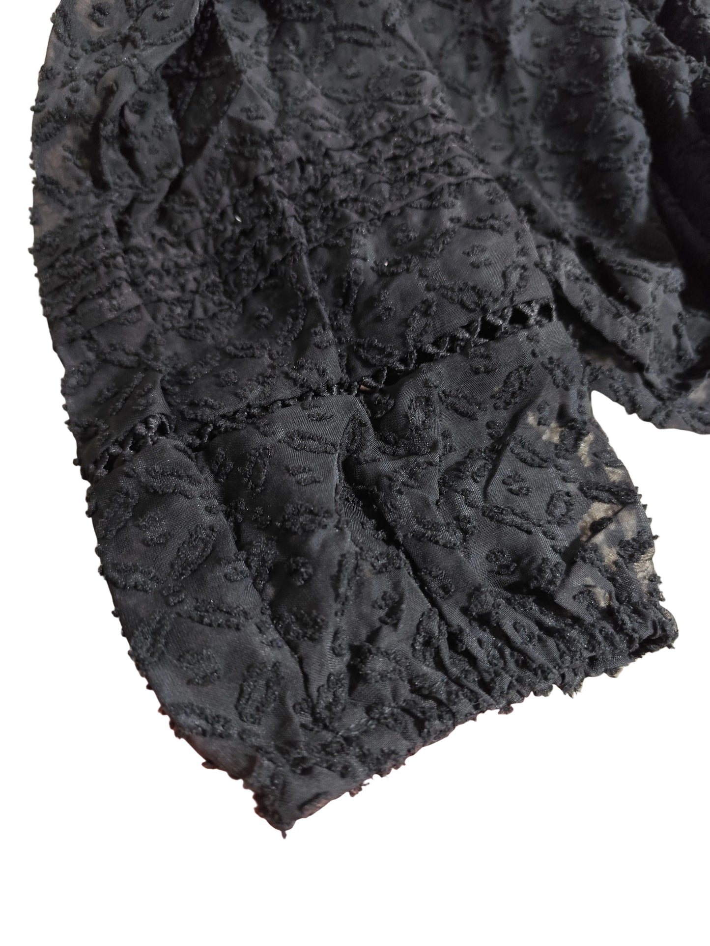 Chemise en Dentelle Géométrique – Élégance & Transparence
