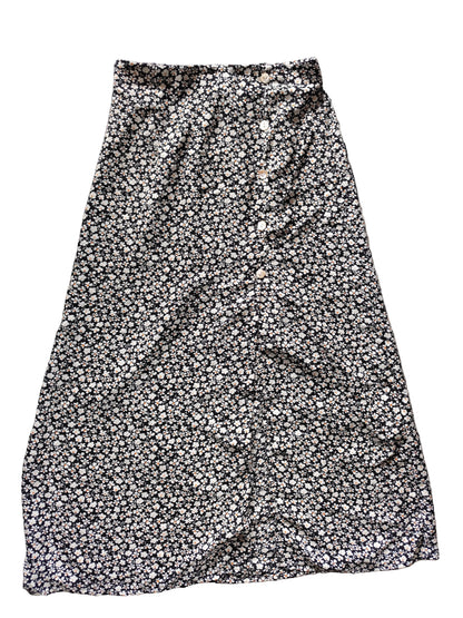 Jupe mi-longue fleurie esprit bohème chic