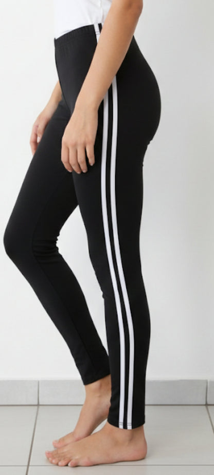 Legging Sport & Lifestyle – Noir à Bandes Latérales Blanches ✨