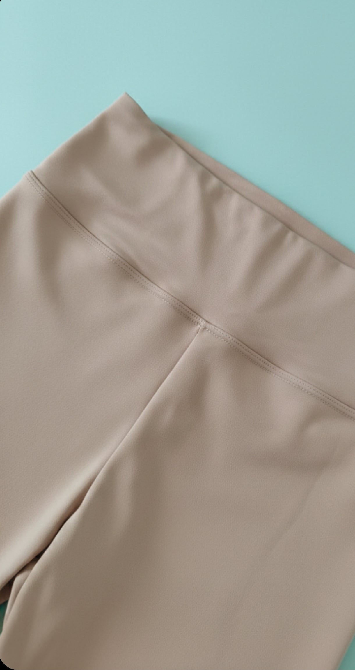 Legging Sculptant Taille Haute – L'Équilibre Parfait entre Style et Confort
