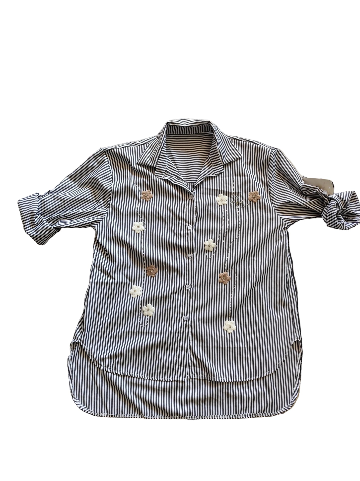 Chemise Longue Rayée à Broderies Florales – Style Bohème Chic
