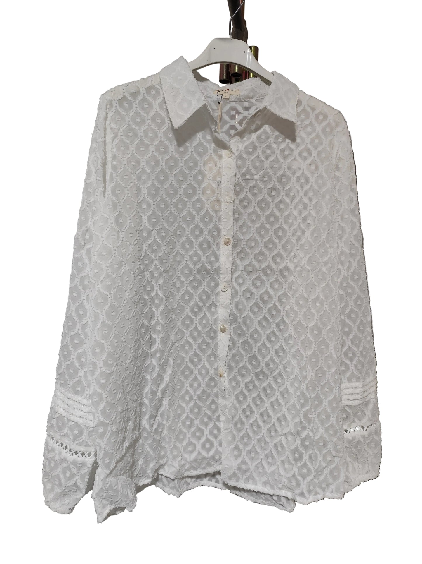 Chemise en Dentelle Géométrique – Élégance & Transparence