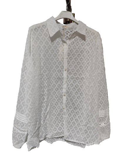Chemise en Dentelle Géométrique – Élégance & Transparence