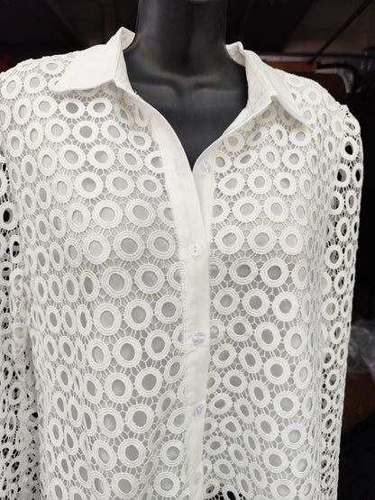 Chemise en Dentelle Guipure Blanche - Élégance et Transparence