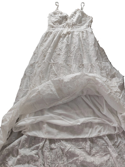 Robe Longue Bohème en Broderie Anglaise – Blanc Pur