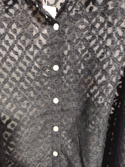 Chemise en Dentelle Géométrique – Élégance & Transparence
